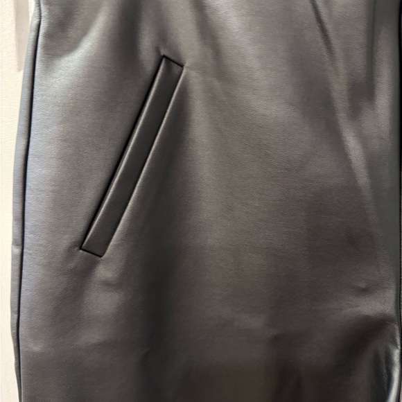 Chicos Faux leather pant. Black. Size 0.5 - Picture 2 of 12